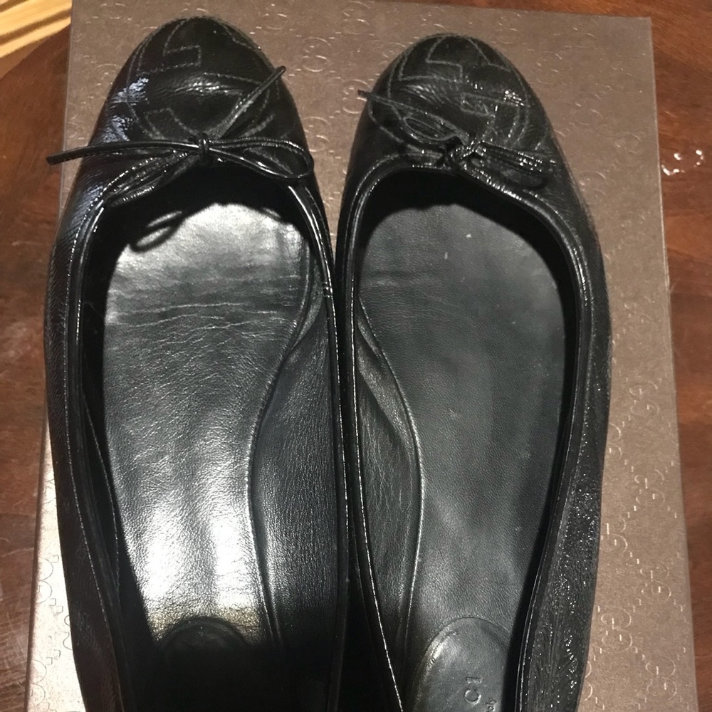 Gucci black patent leather flats